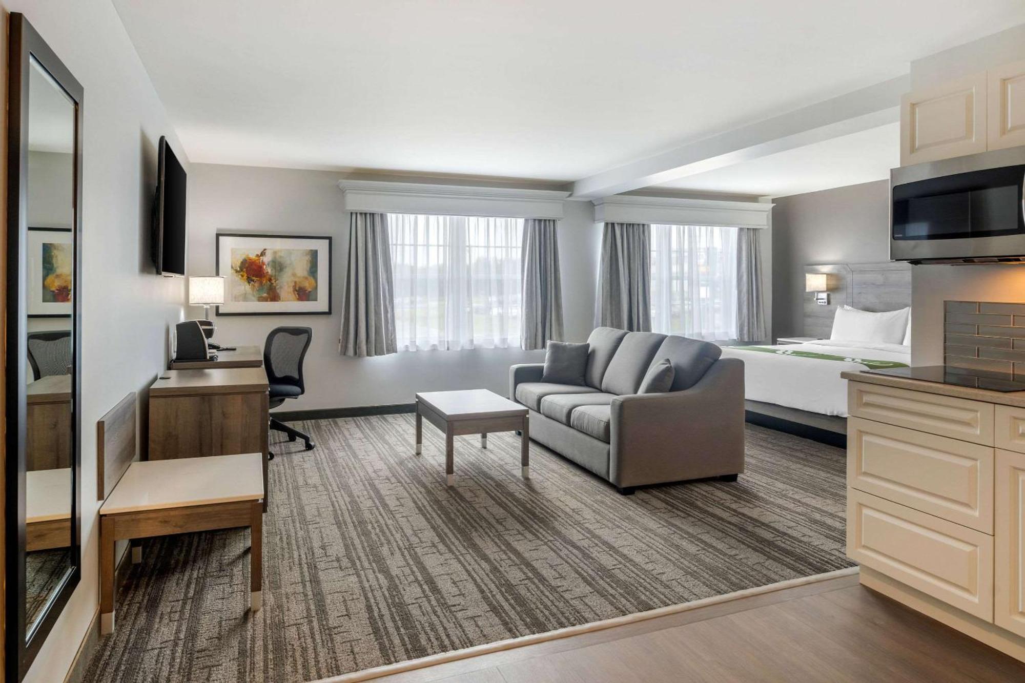 Quality Inn & Suites Amsterdam Fredericton Eksteriør billede