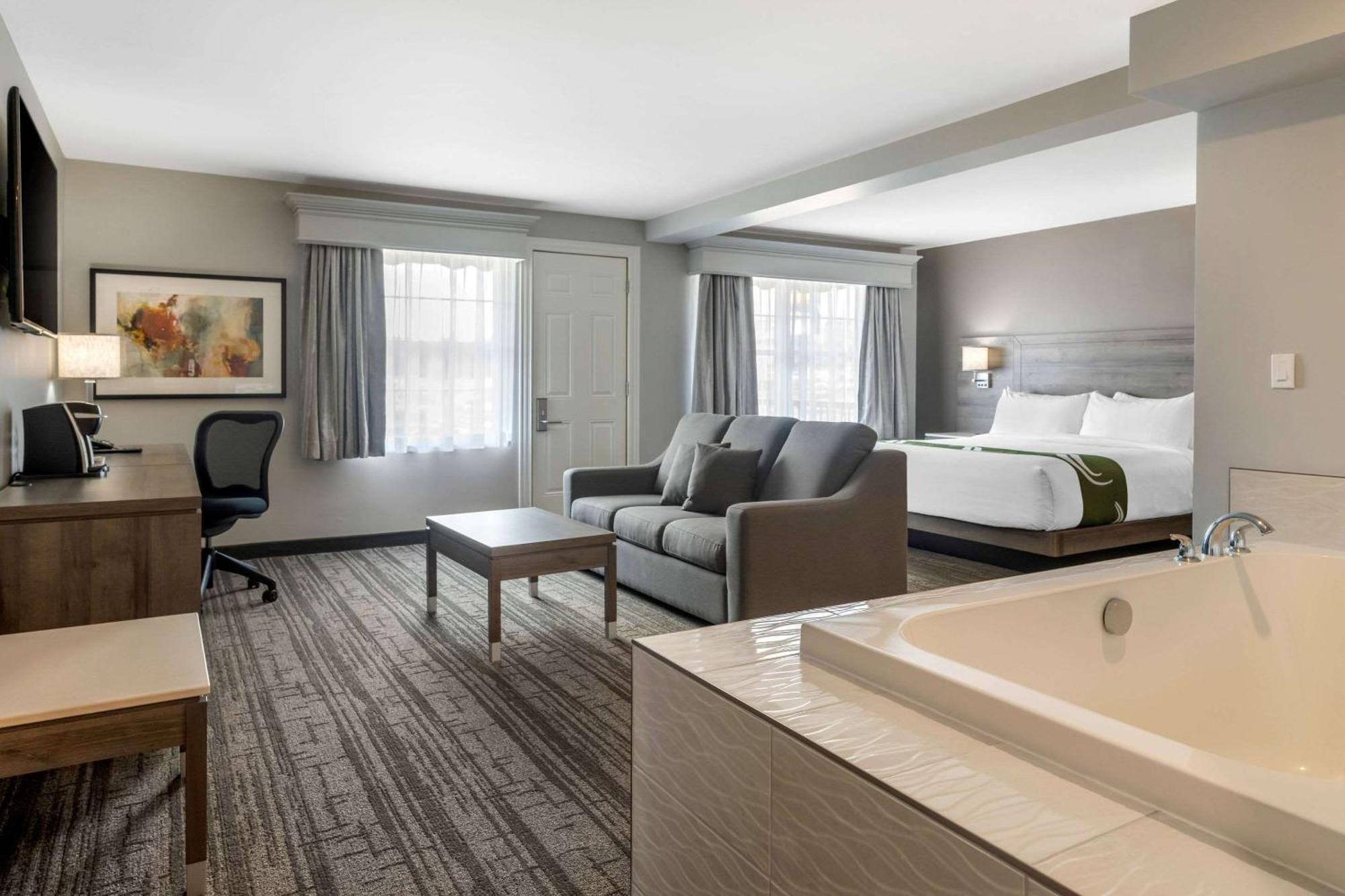 Quality Inn & Suites Amsterdam Fredericton Eksteriør billede
